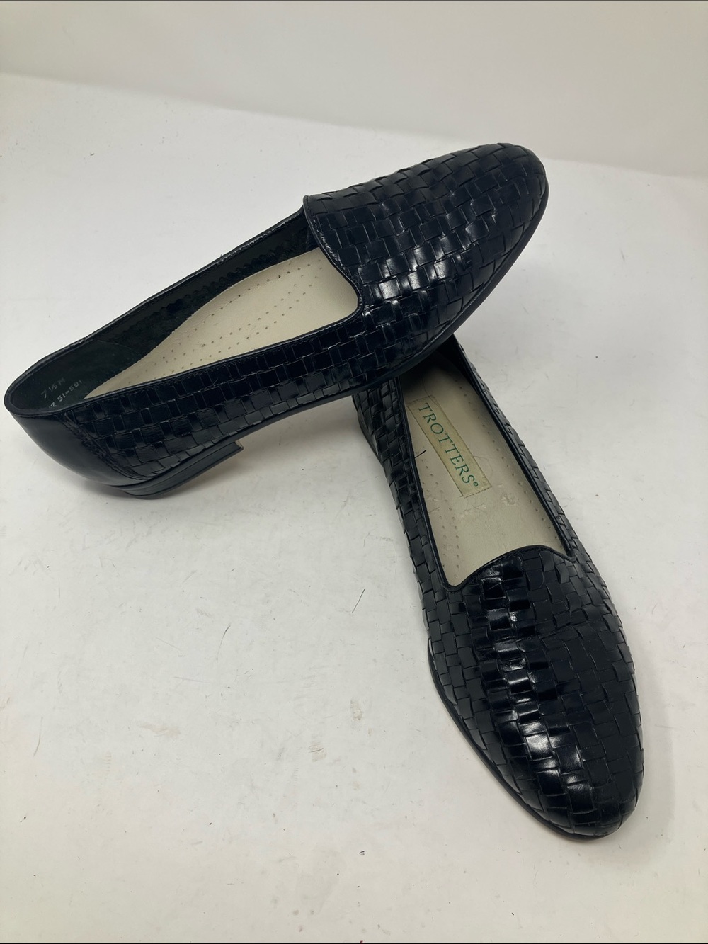 Trotters Liz Black Woven Leather Loafers Slip On Flats Sz 7.5 M